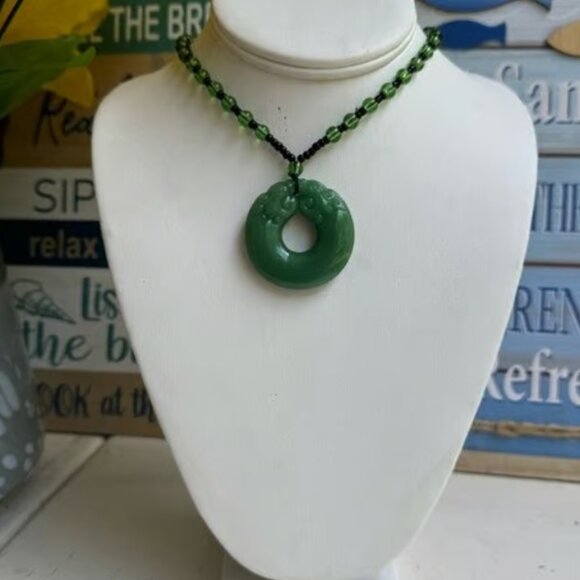 JADE NECKLACE - Picture 2 of 2